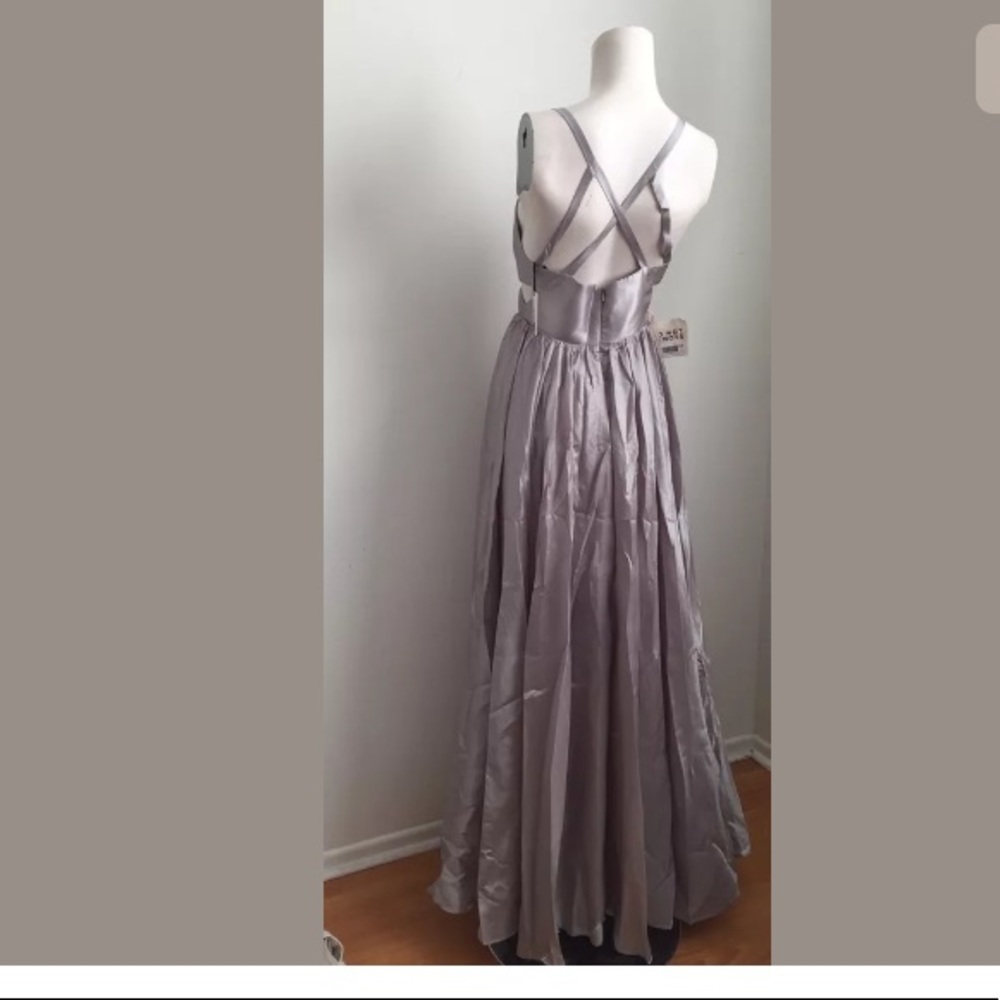 Fame And Partners Silver Queen Of Peace Dress PROM - Picture 3 of 6